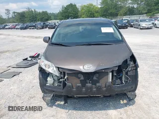 2011 Toyota Sienna XLE с VIN 5TDDK3DC7BS002538, выставлен на аукционе IAAI как лот 42385087 с пробегом 235 415 миль миль и . История ставок и продаж доступна на DreamBid. Изображение 13.