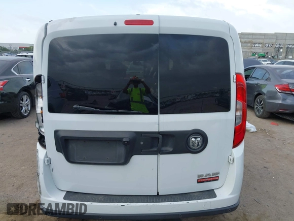 2016 Ram ProMaster City Cargo Tradesman SLT z VIN ZFBERFBT9G6C61839, wystawiony jako IAAI lot #42528937 z przebiegiem 137 729 mil mil oraz . Historia ofert i sprzedaży dostępna na DreamBid. Obrazek 16.