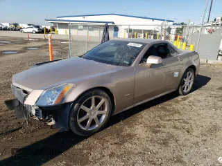 2008 Cadillac XLR z VIN 1G6YV36A585600021, wystawiony jako Copart lot #44195284 z przebiegiem 52 559 mil mil oraz Nie do naprawy. Historia ofert i sprzedaży dostępna na DreamBid. Obrazek 1.