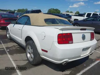 2007 Ford Mustang Deluxe с VIN 1ZVFT84N275365683, выставлен на аукционе IAAI как лот 42335893 с пробегом 141 892 миль миль и . История ставок и продаж доступна на DreamBid. Изображение 3.