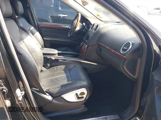 2008 Mercedes-Benz GL-Class 5.5L with VIN 4JGBF86E18A325735, listed as a IAAI auction lot 41580522 with 214,164 mi miles. Bid and sale history available at carsss.com. Image 5.