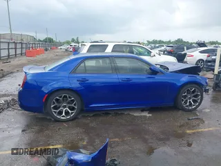 2018 Chrysler 300 S z VIN 2C3CCABG9JH269507, wystawiony jako IAAI lot #42156753 z przebiegiem 142 247 mil mil oraz . Historia ofert i sprzedaży dostępna na DreamBid. Obrazek 13.