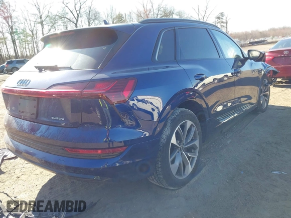 2021 Audi e-tron Premium Plus z VIN WA1LAAGE3MB018496, wystawiony jako IAAI lot #41898780 z przebiegiem 73 133 mil mil oraz . Historia ofert i sprzedaży dostępna na DreamBid. Obrazek 4.