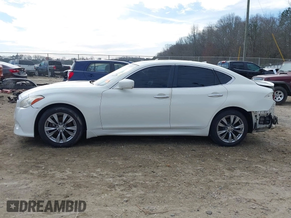 2013 Infiniti M with VIN JN1BY1APXDM510764, listed as a IAAI auction lot 41706993 with 226,416 mi miles and . Bid and sale history available at carsss.com. Image 15.