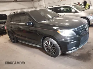 2014 Mercedes-Benz M 63 AMG z VIN 4JGDA7EB5EA349900, wystawiony jako IAAI lot #41857802 z przebiegiem 187 204 mil mil oraz . Historia ofert i sprzedaży dostępna na DreamBid. Obrazek 1.