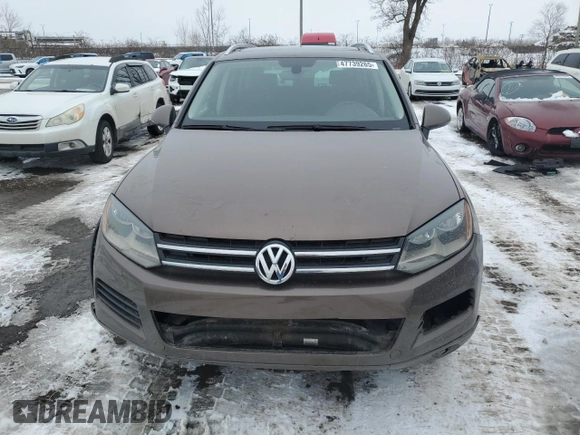 2012 Volkswagen Touareg Sport z VIN WVGEF9BP8CD006057, wystawiony jako Copart lot #47739265 z przebiegiem 213 580 mil mil oraz Szkoda całkowita • Salvage title. Historia ofert i sprzedaży dostępna na DreamBid. Obrazek 5.