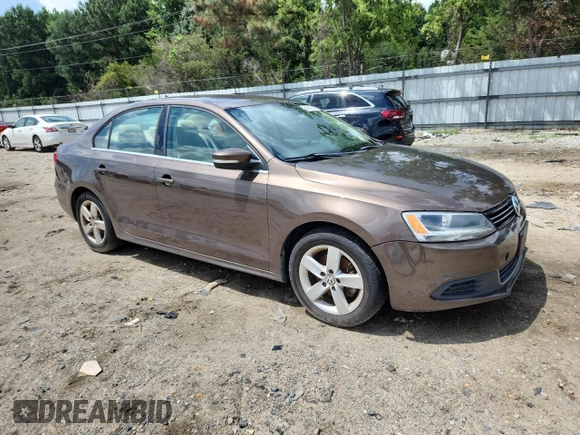 2014 Volkswagen Jetta TDI w/Premium with VIN 3VW3L7AJ9EM303218, listed as a Copart auction lot 64261985 with 187,371 mi miles and Clean title. Bid and sale history available at DreamBid. Image 4.