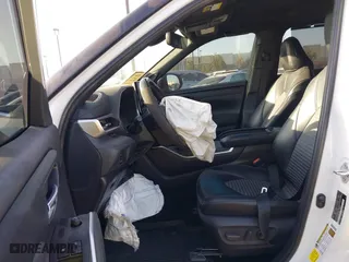 2022 Toyota Highlander XSE with VIN 5TDJZRAH4NS118124, listed as a IAAI auction lot 41916528 with 41,778 mi miles. Bid and sale history available at carsss.com. Image 5.