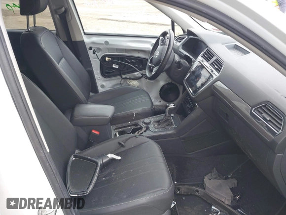2023 Volkswagen Tiguan SE z VIN 3VV2B7AX8PM062519, wystawiony jako IAAI lot #41541819 z przebiegiem 93 873 mil mil oraz . Historia ofert i sprzedaży dostępna na DreamBid. Obrazek 5.