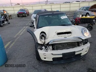 2008 MINI Convertible S z VIN WMWRH33508TU80962, wystawiony jako Copart lot #84747434 z przebiegiem 126 450 mil mil oraz Szkoda całkowita • Salvage title. Historia ofert i sprzedaży dostępna na DreamBid. Obrazek 11.