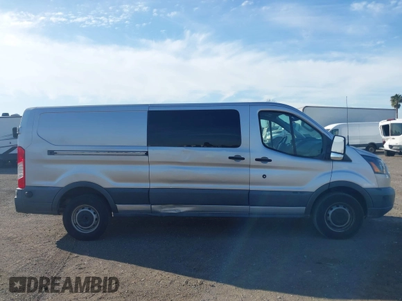 2017 Ford Transit z VIN 1FTYR2YMXHKA63019, wystawiony jako IAAI lot #41613283 z przebiegiem 182 946 mil mil oraz . Historia ofert i sprzedaży dostępna na DreamBid. Obrazek 6.