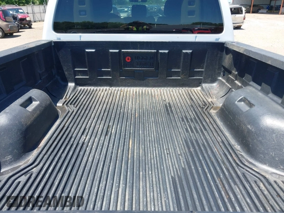 2011 Ford F-250 XL с VIN 1FT7X2B66BEB10807, выставлен на аукционе IAAI как лот 42276935 с пробегом 276 613 миль миль и . История ставок и продаж доступна на DreamBid. Изображение 17.