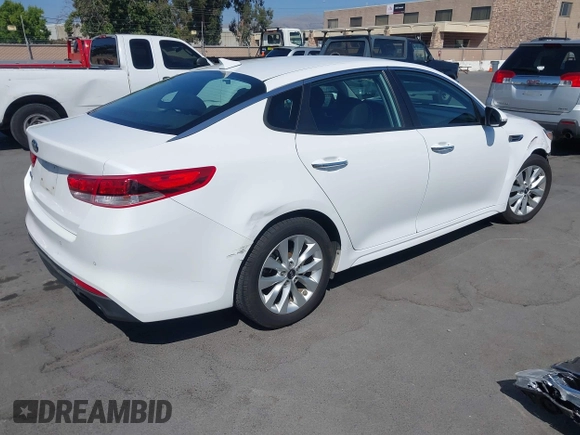 2018 Kia Optima LX z VIN 5XXGT4L35JG265371, wystawiony jako IAAI lot #42494354 z przebiegiem 86 411 mil mil oraz . Historia ofert i sprzedaży dostępna na DreamBid. Obrazek 4.