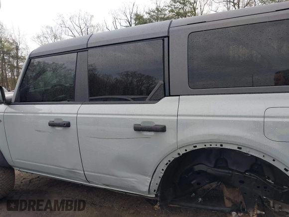 2024 Ford Bronco Wildtrak z VIN 1FMEE2BP4RLA65714, wystawiony jako IAAI lot #42028101 z przebiegiem 5478 mil mil oraz . Historia ofert i sprzedaży dostępna na DreamBid. Obrazek 14.