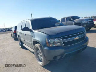 2010 Chevrolet Suburban LS with VIN 1GNUCHE09AR167462, listed as a IAAI auction lot 41767923 with 180,551 mi miles. Bid and sale history available at carsss.com. Image 1.