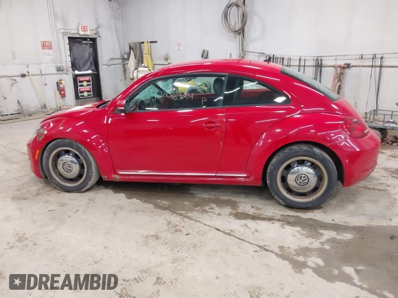 2013 Volkswagen Beetle 2.5L with VIN 3VWJP7AT3DM606135, listed as a IAAI auction lot 42006924 with 78,534 mi miles and . Bid and sale history available at DreamBid. Image 14.