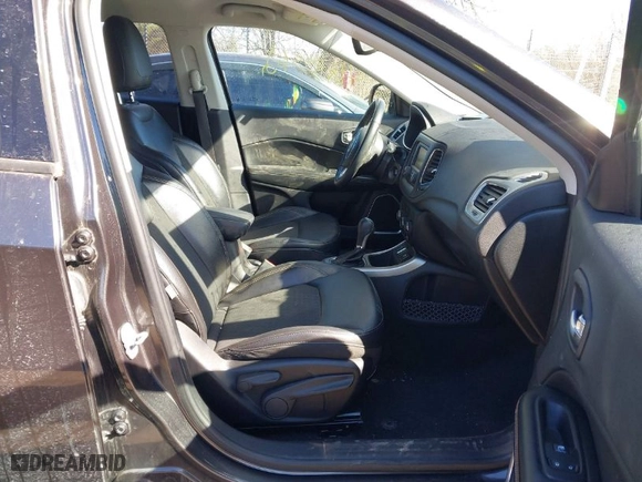 2018 Jeep Compass Latitude with VIN 3C4NJCBB5JT461492, listed as a IAAI auction lot 41833562 with 89,246 mi miles. Bid and sale history available at carsss.com. Image 5.
