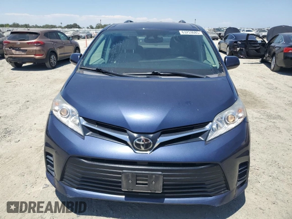 2018 Toyota Sienna LE Auto Access Seat z VIN 5TDKZ3DC5JS940670, wystawiony jako Copart lot #63253685 z przebiegiem 92 604 mil mil oraz Szkoda całkowita • Salvage title. Historia ofert i sprzedaży dostępna na DreamBid. Obrazek 5.