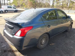 2016 Nissan Versa S z VIN 3N1CN7AP9GL903685, wystawiony jako IAAI lot #41607274 z przebiegiem 78 667 mil mil oraz . Historia ofert i sprzedaży dostępna na DreamBid. Obrazek 4.