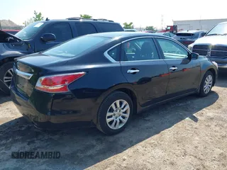 2015 Nissan Altima S z VIN 1N4AL3AP3FC445273, wystawiony jako IAAI lot #42460722 z przebiegiem 174 762 mil mil oraz . Historia ofert i sprzedaży dostępna na DreamBid. Obrazek 4.