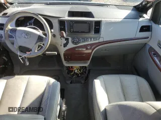 2014 Toyota Sienna XLE with VIN 5TDYK3DC5ES431148, listed as a Copart auction lot 43571065 with 82,854 mi miles and Salvage Title. Bid and sale history available at carsss.com. Image 8.