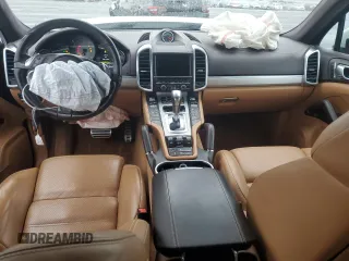 2014 Porsche Cayenne GTS z VIN WP1AD2A22ELA72164, wystawiony jako Copart lot #85441254 z przebiegiem 151 800 mil mil oraz Szkoda całkowita • Salvage title. Historia ofert i sprzedaży dostępna na DreamBid. Obrazek 8.