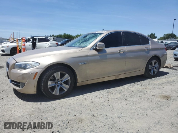 2012 BMW 5 Series 528i z VIN WBAXG5C59CDW85348, wystawiony jako Copart lot #57180545 z przebiegiem 135 725 mil mil oraz Szkoda całkowita • Salvage title. Historia ofert i sprzedaży dostępna na DreamBid. Obrazek 1.