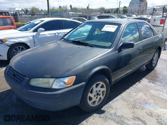 1997 Toyota Camry LE z VIN JT2BG22K3V0048428, wystawiony jako IAAI lot #41817586 z przebiegiem 349 369 mil mil oraz . Historia ofert i sprzedaży dostępna na DreamBid. Obrazek 2.