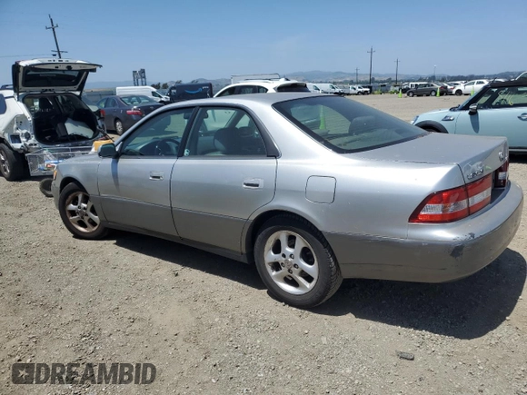 2000 Lexus ES 300 with VIN JT8BF28G3Y5084655, listed as a Copart auction lot 56600925 with 105,499 mi miles and Clean title. Bid and sale history available at DreamBid. Image 2.