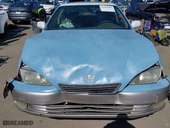 1997 Lexus ES 300 Luxury Sport Sdn with VIN JT8BF22G5V0033501, listed as a IAAI auction lot 41668495 with 235,462 mi miles. Bid and sale history available at carsss.com. Image 6.