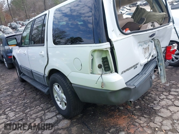 2004 Ford Expedition Special Service with VIN 1FMPU16L94LB64096, listed as a IAAI auction lot 41417984 with 1 mi miles. Bid and sale history available at carsss.com. Image 3.
