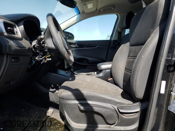 2018 Kia Sorento LX with VIN 5XYPG4A38JG372465, listed as a Copart auction lot 49063795 with 95,432 mi miles and Salvage Title. Bid and sale history available at carsss.com. Image 7.