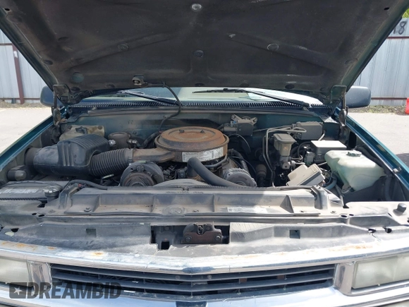 1995 Chevrolet Suburban with VIN 1GNGK26N9SJ397588, listed as a IAAI auction lot 42114009 with 238,914 mi miles. Bid and sale history available at carsss.com. Image 10.