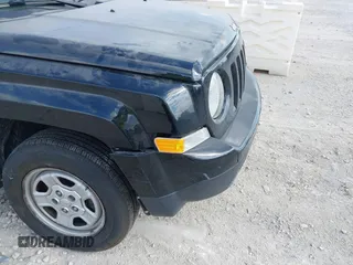 2015 Jeep Patriot Altitude z VIN 1C4NJRBB5FD189414, wystawiony jako IAAI lot #42390185 z przebiegiem 125 344 mil mil oraz . Historia ofert i sprzedaży dostępna na DreamBid. Obrazek 6.