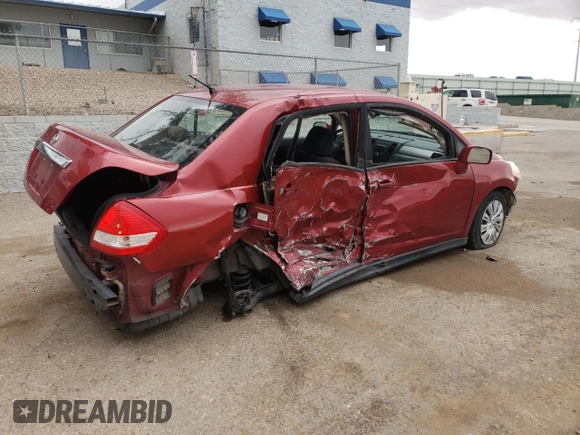 2011 Nissan Versa S z VIN 3N1BC1AP7BL463683, wystawiony jako Copart lot #57784065 z przebiegiem 110 937 mil mil oraz Szkoda całkowita • Salvage title. Historia ofert i sprzedaży dostępna na DreamBid. Obrazek 3.
