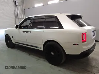 2020 Rolls-Royce Cullinan z VIN SLATV4C09LU114598, wystawiony jako Copart lot #77477184 z przebiegiem 28 391 mil mil oraz Tytuł czysty. Historia ofert i sprzedaży dostępna na DreamBid. Obrazek 2.
