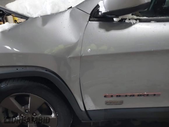 2016 Jeep Cherokee Latitude with VIN 1C4PJMCS6GW321256, listed as a IAAI auction lot 41314789 with 127,951 mi miles. Bid and sale history available at carsss.com. Image 22.