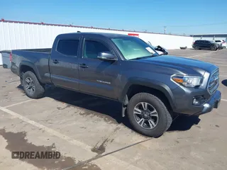 2017 Toyota Tacoma SR5 z VIN 3TMDZ5BN9HM032354, wystawiony jako IAAI lot #42073261 z przebiegiem Nie podano mil oraz . Historia ofert i sprzedaży dostępna na DreamBid. Obrazek 1.