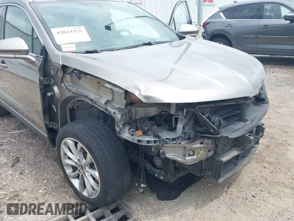 2017 Lincoln MKC Select with VIN 5LMCJ2C92HUL34916, listed as a IAAI auction lot 42024355 with 34,242 mi miles and . Bid and sale history available at DreamBid. Image 6.