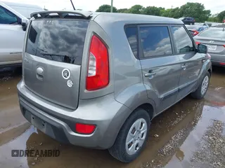 2013 Kia Soul with VIN KNDJT2A51D7622685, listed as a IAAI auction lot 42114664 with 96,453 mi miles. Bid and sale history available at carsss.com. Image 4.