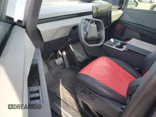2024 Tesla Cybertruck z VIN 7G2CEHED1RA050360, wystawiony jako Copart lot #50245885 z przebiegiem Nie podano mil oraz Szkoda całkowita • Salvage title. Historia ofert i sprzedaży dostępna na DreamBid. Obrazek 8.