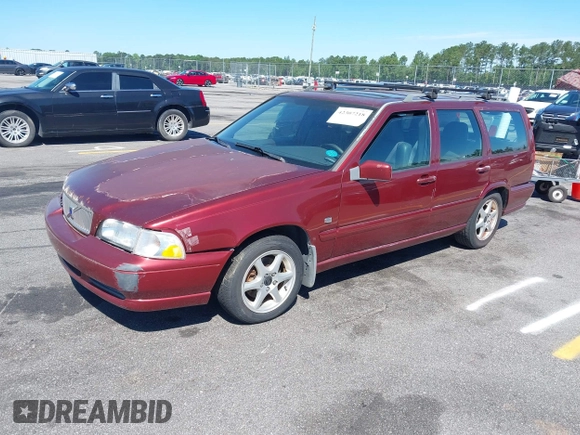 2000 Volvo V70 z VIN YV1LW61J8Y2644104, wystawiony jako IAAI lot #42307218 z przebiegiem 251 170 mil mil oraz . Historia ofert i sprzedaży dostępna na DreamBid. Obrazek 2.
