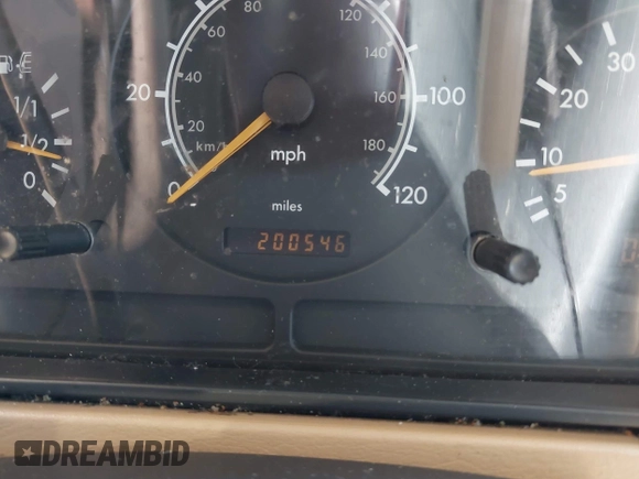 1998 Mercedes-Benz M-Class with VIN 4JGAB54E0WA024864, listed as a IAAI auction lot 39138301 with 200,546 mi miles. Bid and sale history available at carsss.com. Image 7.