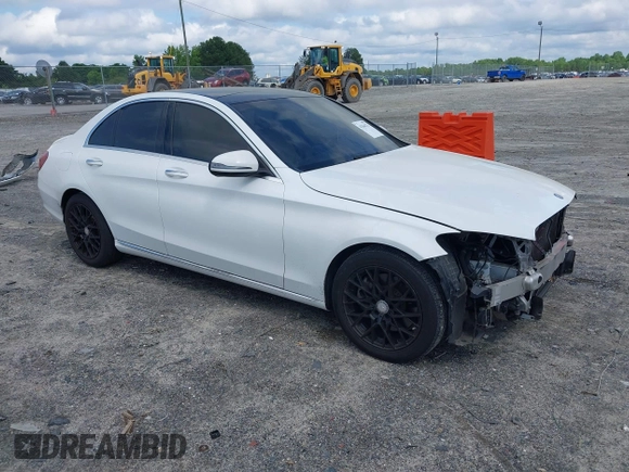 2016 Mercedes-Benz C 300 z VIN 55SWF4JB3GU163946, wystawiony jako IAAI lot #42364271 z przebiegiem 135 157 mil mil oraz . Historia ofert i sprzedaży dostępna na DreamBid. Obrazek 1.
