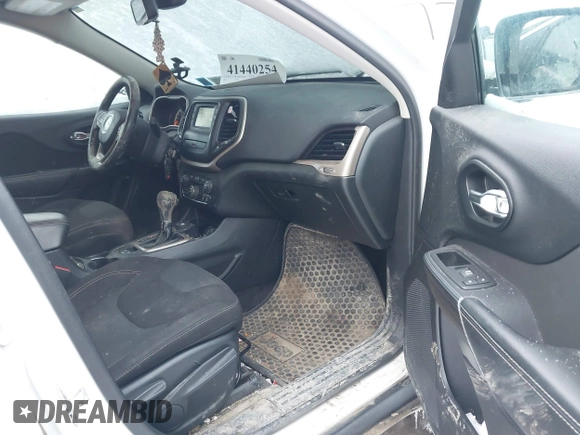 2016 Jeep Cherokee Latitude with VIN 1C4PJMCS0GW193936, listed as a IAAI auction lot 41440254 with 156,477 mi miles. Bid and sale history available at carsss.com. Image 5.