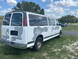 2002 Chevrolet Express with VIN 1GAHG39R921243538, listed as a Copart auction lot 51871435 with 512,936 mi miles and Clean Title. Bid and sale history available at carsss.com. Image 4.