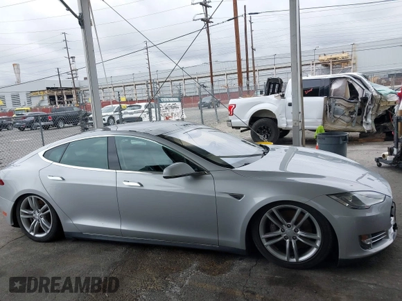 2014 Tesla Model S 60 with VIN 5YJSA1H12EFP32213, listed as a IAAI auction lot 42194085 with 56,071 mi miles and . Bid and sale history available at DreamBid. Image 14.