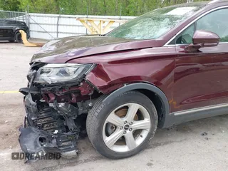 2018 Lincoln MKC Premiere z VIN 5LMCJ1C98JUL30207, wystawiony jako IAAI lot #42275853 z przebiegiem 51 206 mil mil oraz . Historia ofert i sprzedaży dostępna na DreamBid. Obrazek 6.