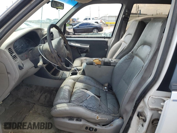 1996 Ford Explorer XL z VIN 1FMDU34X7TUD53066, wystawiony jako Copart lot #52031465 z przebiegiem 142 895 mil mil oraz Szkoda całkowita • Salvage title. Historia ofert i sprzedaży dostępna na DreamBid. Obrazek 7.