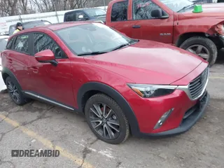 2018 Mazda CX-3 Grand Touring z VIN JM1DKFD75J0305565, wystawiony jako IAAI lot #41135957 z przebiegiem 26 810 mil mil oraz . Historia ofert i sprzedaży dostępna na DreamBid. Obrazek 1.